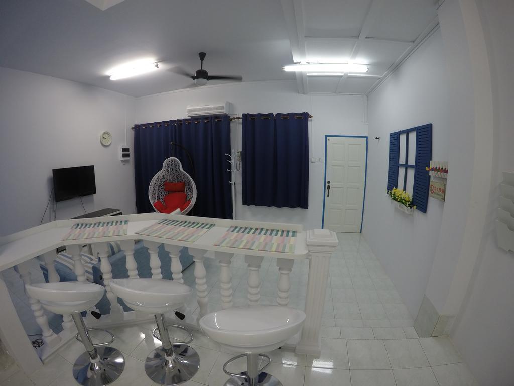 Little Blue House Kemaman Guesthouse Chukai Экстерьер фото