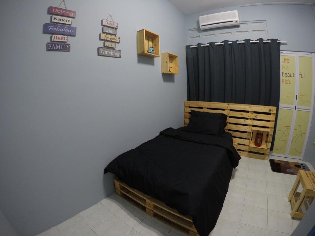 Little Blue House Kemaman Guesthouse Chukai Экстерьер фото