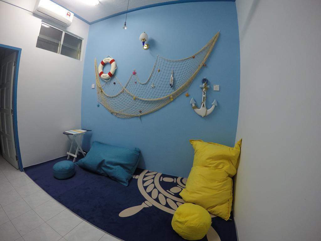 Little Blue House Kemaman Guesthouse Chukai Экстерьер фото